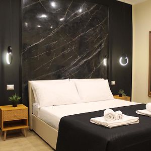 Blackwoody Contemporary Rooms - Napoli Centro Storico Via Toledo
